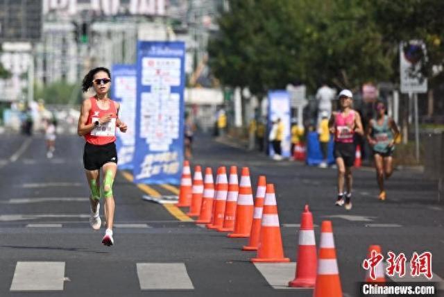 2024沈阳马拉松鸣枪开跑