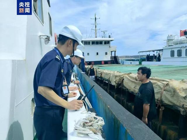 台风风眼穿越舟山嵊泗列岛 2500余艘商船正面防抗台风