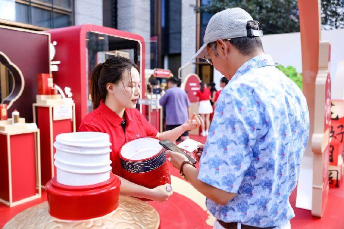 抖音短视频：香港期期准资料大全“外滩BFC惊喜活动：揭秘现场小彩蛋” 外滩 彩蛋 糊涂仙 告白 小糊涂 第7张