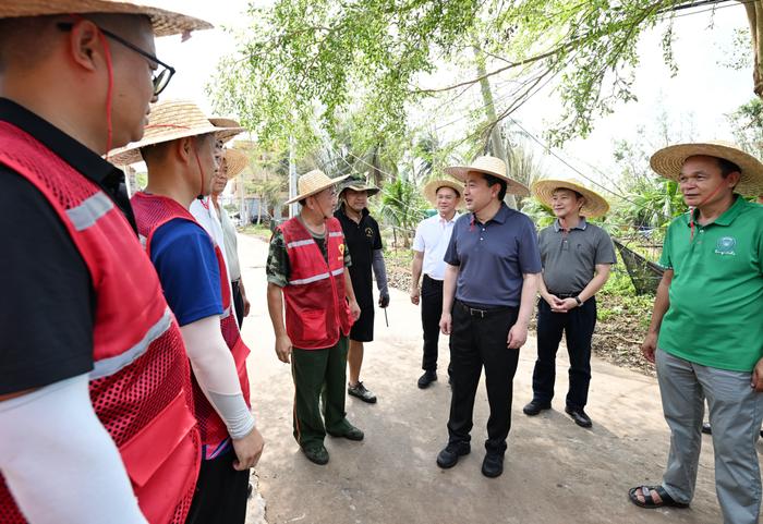 罗增斌调研指导灾后农业生产恢复并看望慰问支援农村一线抗灾的党员干部