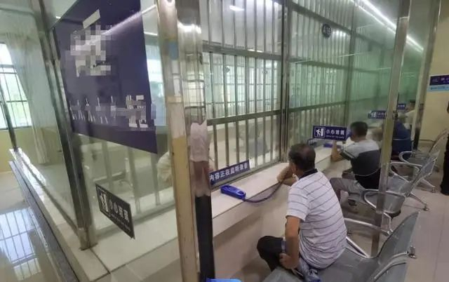 云南男生考700分上北大被父亲暴打,一怒之下去报警,警察惊呆:你父母,杀过人…-云南学生被北大录取