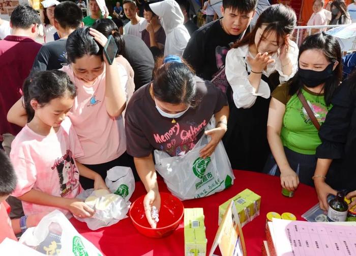 沸腾了！刚刚，闽南人在翔安区闽篮城市广场集体狂欢，都是为了……