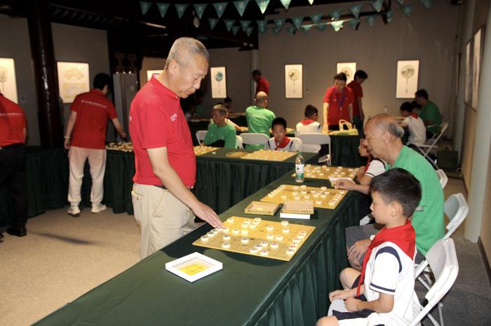 当棋手遇上骑手，上海杯象棋赛把中国文化再度推向世界