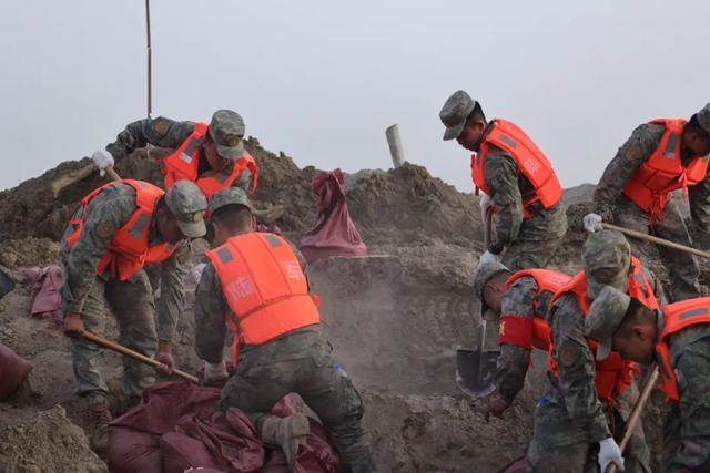 安迪尔河水位上涨，人民子弟兵紧急驰援受灾地区！