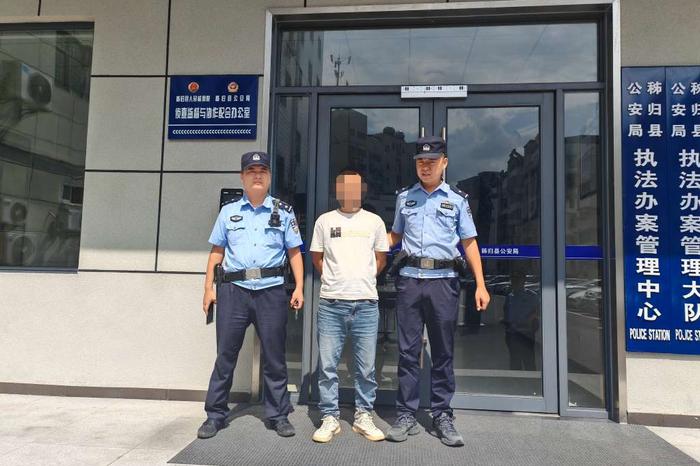 偷房子卖！宜昌周某被警方带走