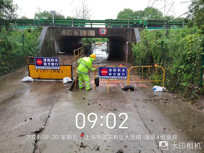 图集丨上海浦东排水部门全线到岗，各街道镇全力排水