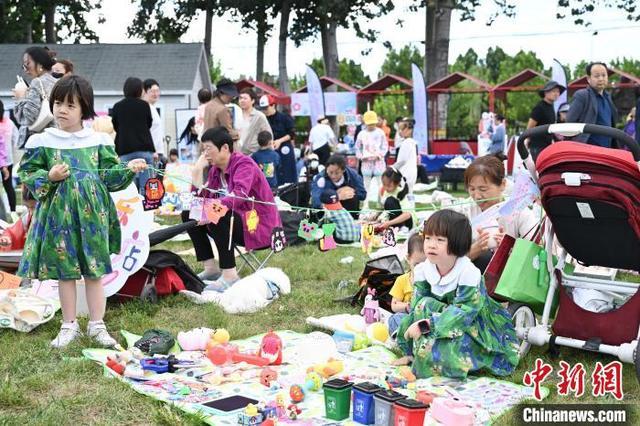 “小市场 大梦想”亲子类跳蚤市场活动在北京宋庄举办