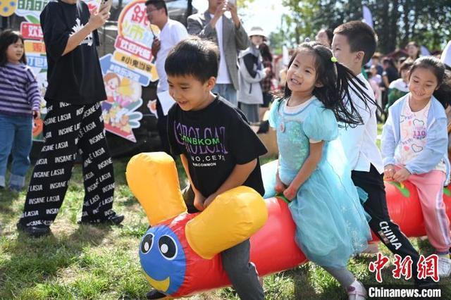 “小市场 大梦想”亲子类跳蚤市场活动在北京宋庄举办