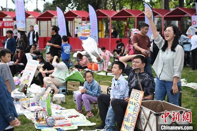 “小市场 大梦想”亲子类跳蚤市场活动在北京宋庄举办