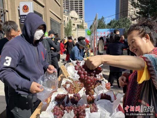 沈阳市和平区沈水湾街道中海社区以“小市集”服务“大民生”