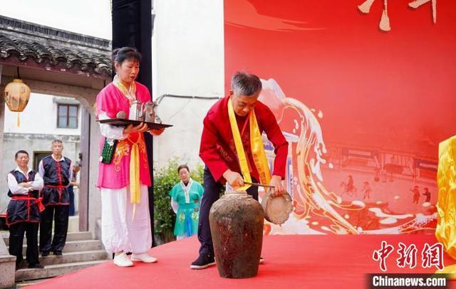 秋分节气“酒仙会市” 浙江绍兴为黄酒冬酿祈福