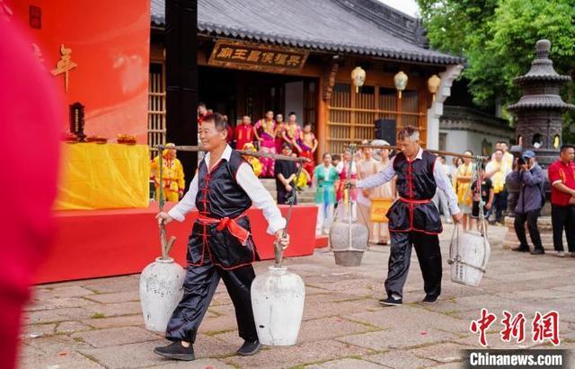 秋分节气“酒仙会市” 浙江绍兴为黄酒冬酿祈福