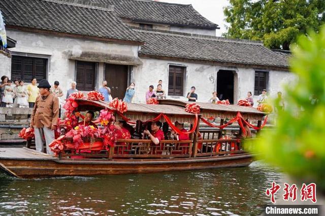 秋分节气“酒仙会市” 浙江绍兴为黄酒冬酿祈福