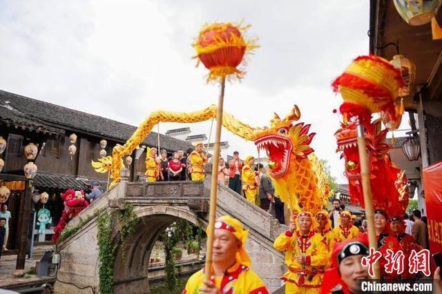 秋分节气“酒仙会市” 浙江绍兴为黄酒冬酿祈福