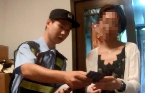 女子接到“警察”电话，对着手机怒吼：要抓我，拿出证据来！