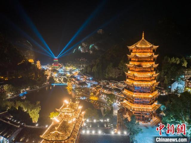 航拍兴义峰林布依景区夜景美