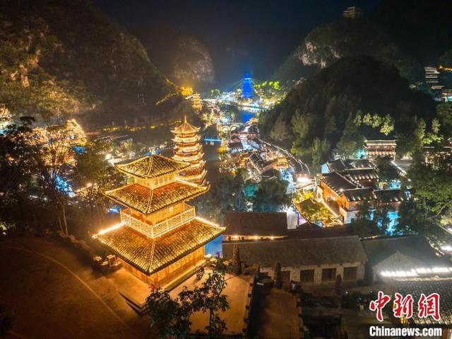 航拍兴义峰林布依景区夜景美