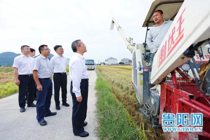 胡忠雄在贵安新区调研并主持召开乡村振兴工作专题会