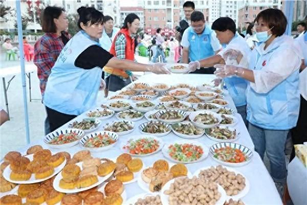 威海高新区：浓情百家宴 吃出幸福邻里情