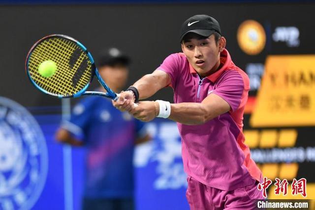 ATP成都网球公开赛：中国小将商竣程2比0战胜德国选手汉夫曼 晋级决赛