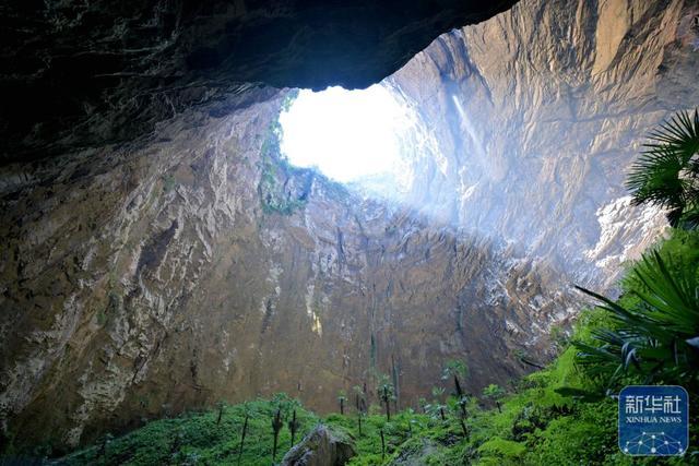 湖北宣恩：天坑景色迷人