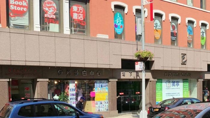 在纽约唐人街，这家中文书店坚守了48年