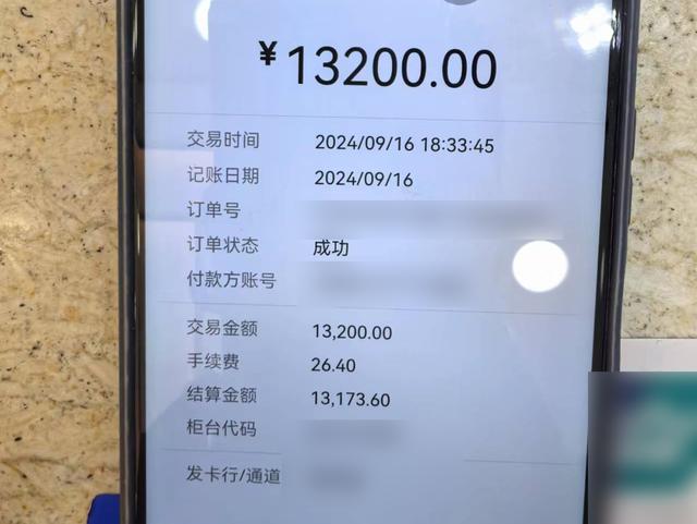 事发厦门一金店！袁某（男，34岁），当场被抓！