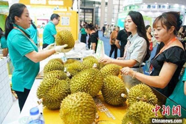 东南亚榴莲燕窝咖啡北上受捧 客商竞逐中国市场