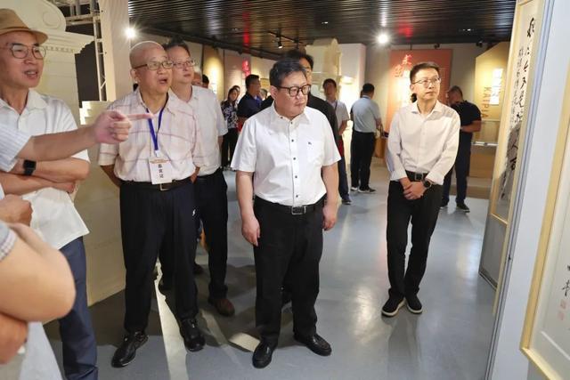 “丹青笔墨颂华年”长三角报业员工书画作品展开幕！