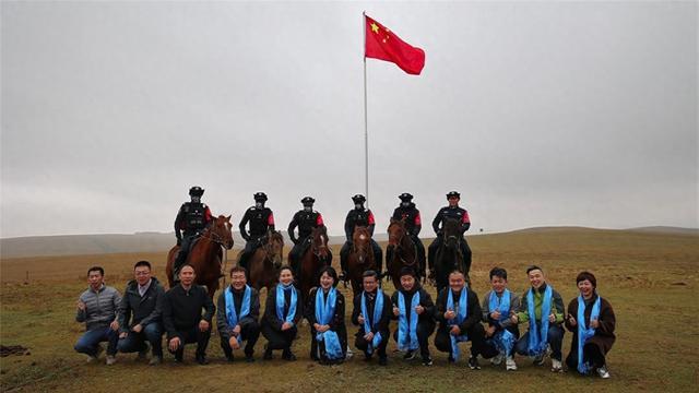 “中国曲艺北疆行”情暖海东青骑警队