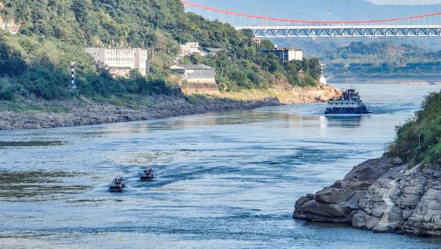 乘风破浪 守护平安 重庆水警护航长江岸线安全