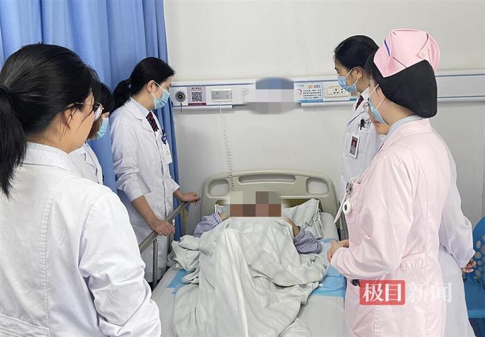 绝经十年突现异常出血，女子治腰痛竟查出子宫内膜癌(图1)