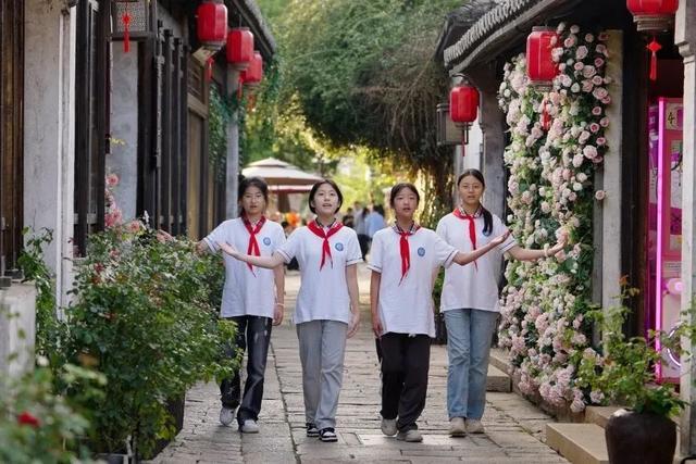 隔空对唱！锡港学子用一场快闪向祖国深情告白