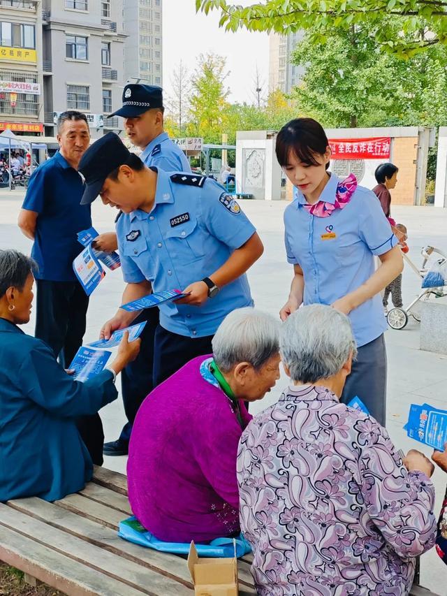 反诈宣传持续用力 警企联动共护平安——西安高新公安西太南路派出所深入社区持续开展反诈宣防活动