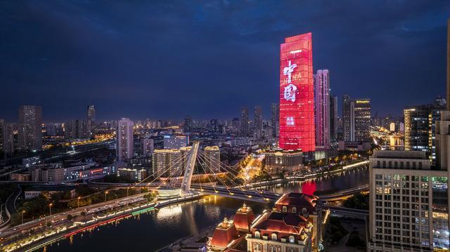 天津：海河沿线城市霓虹点亮夜空