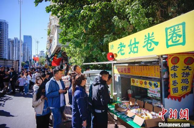 国庆长假首日 八方游客天津西北角体验“味蕾游”