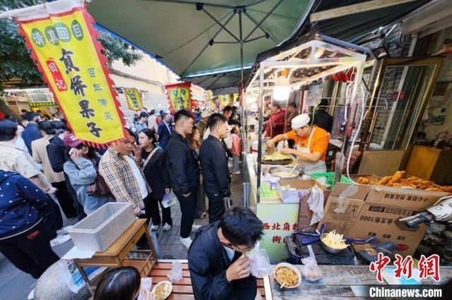 国庆长假首日 八方游客天津西北角体验“味蕾游”