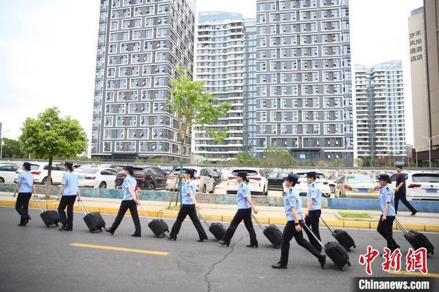 南昌乘警支队成立女子乘警队 护航“十一”黄金周旅客平安出行