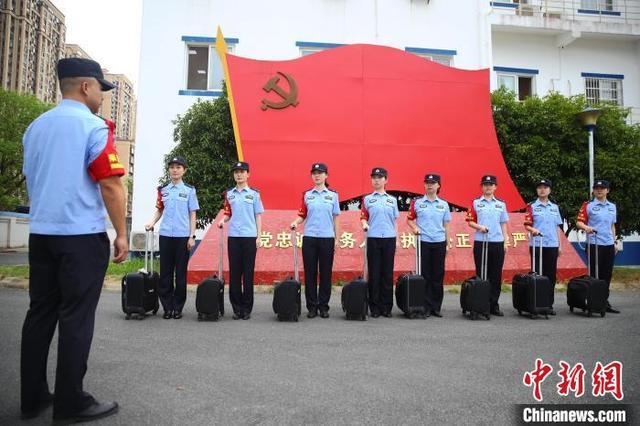 南昌乘警支队成立女子乘警队 护航“十一”黄金周旅客平安出行