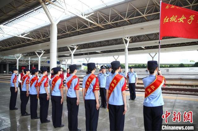 南昌乘警支队成立女子乘警队 护航“十一”黄金周旅客平安出行