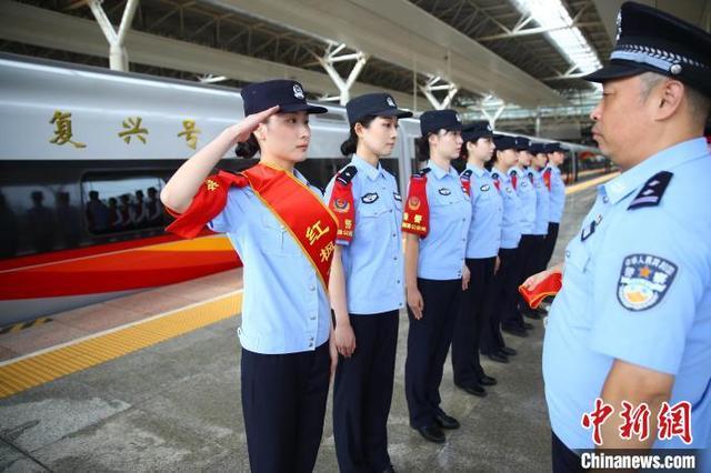 南昌乘警支队成立女子乘警队 护航“十一”黄金周旅客平安出行