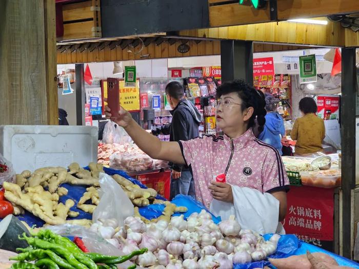 守好百姓菜篮子，答好民生大考题！五泉菜市场提升软硬件确保群众每天购买到新鲜菜放心菜