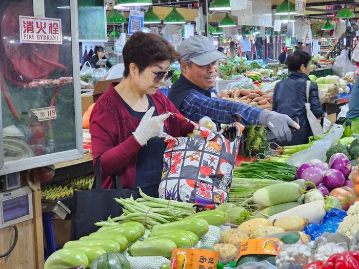 守好百姓菜篮子，答好民生大考题！五泉菜市场提升软硬件确保群众每天购买到新鲜菜放心菜