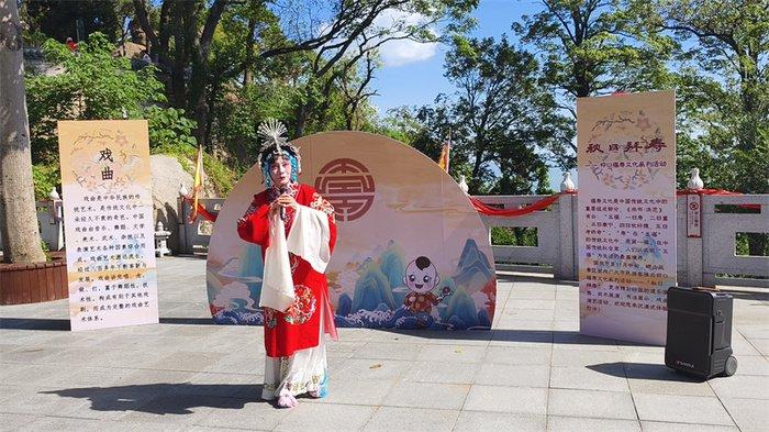 崂山风景区以绚烂“中国红”装点，山海间洋溢节日盛景！