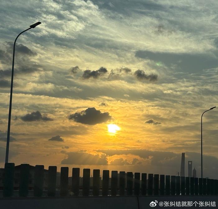 台风路径又有重要调整！上海人的假期可能受影响！周边多地航线停航，景区关闭，出行注意→