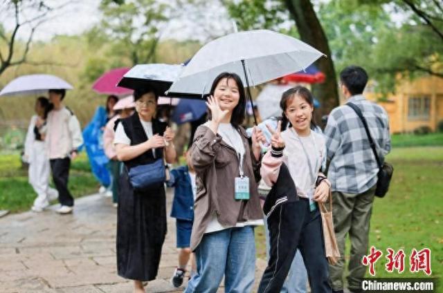 首届“梅雨潭杯”华语青少年生态文学征文比赛落幕