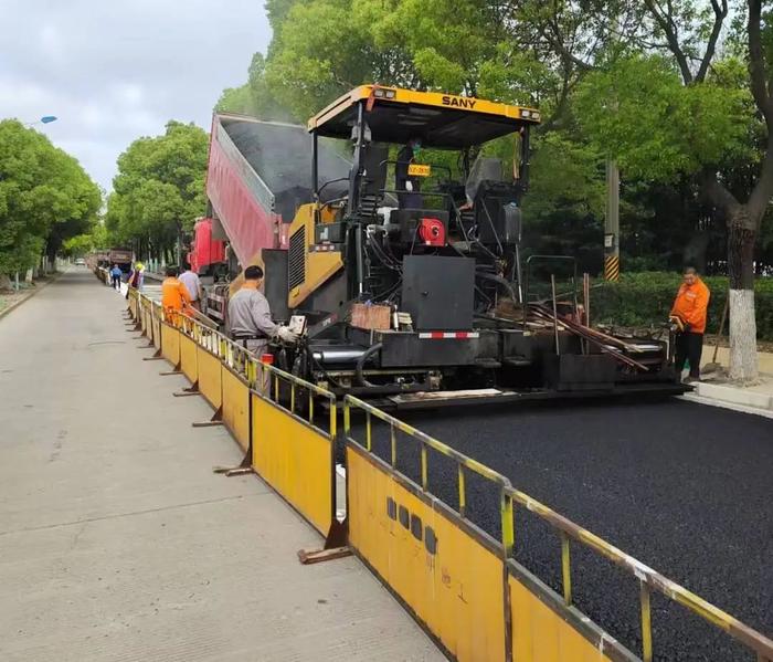 更换燃具连接软管及调压器、农村公路提档升级、无障碍低地板新能源公交车……这些实事项目取得新进展