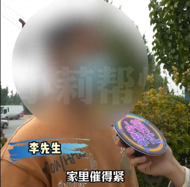 男子称花2个月工资追女生反被拉黑，女方回应了！网友吵翻