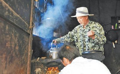 坚持免费送茶36年——湖北通山有位“凉茶奶奶”