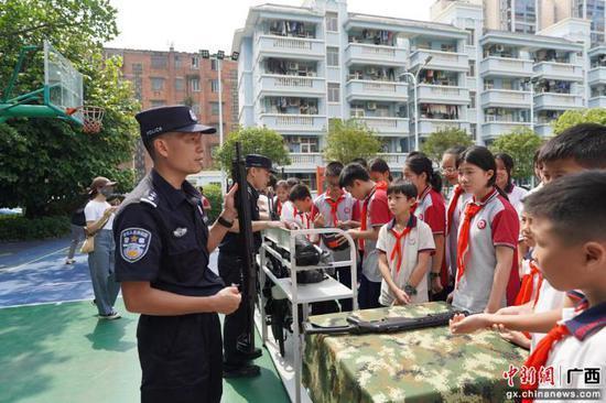 梧州出入境边防检查站开展“警营开放日”国防教育活动